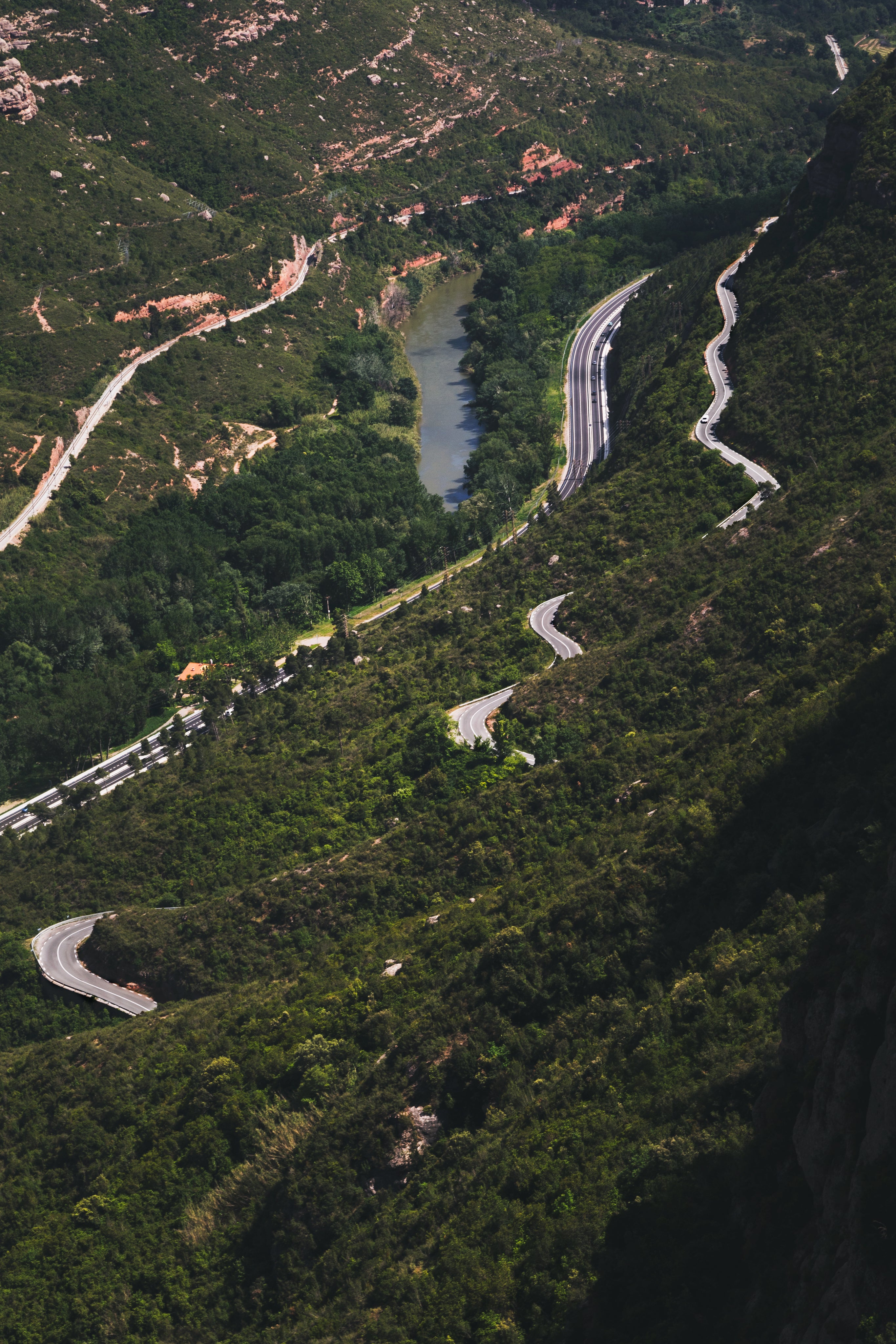 Imagen de caminos de montaña.